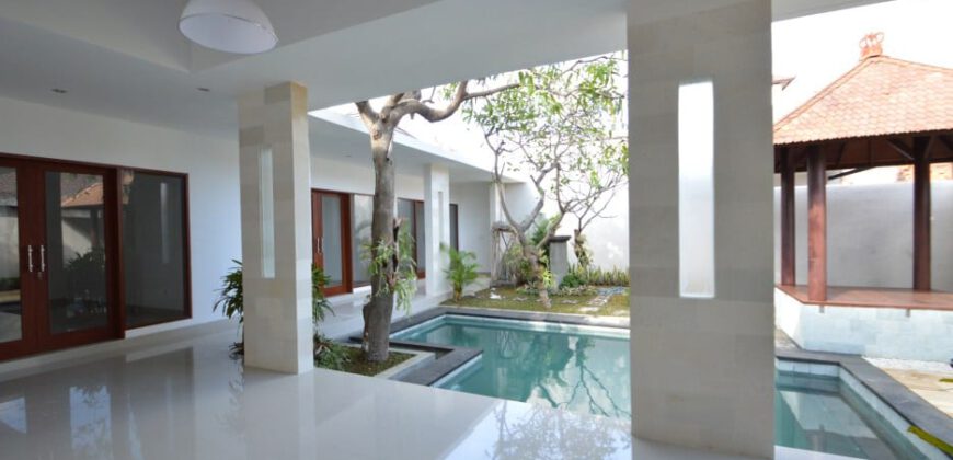 3-bedroom Villa Red Rose in Seminyak