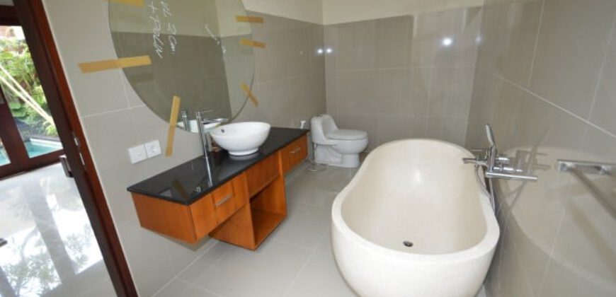 3-bedroom Villa Mira in Berawa