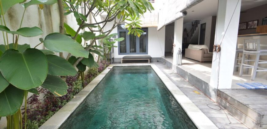 3-bedroom Villa Paiseleigh in Kerobokan