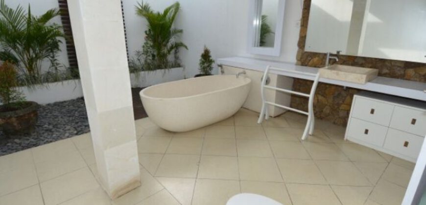 3-bedroom Villa Kiara in Berawa