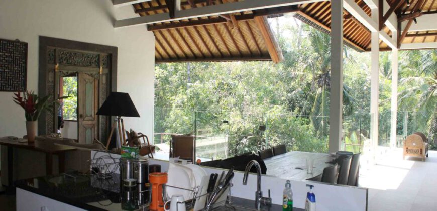 3-bedroom Villa Iwan in Berawa